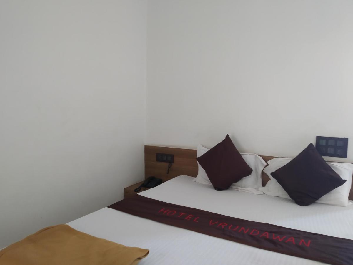 Hotel Vrundavan Pune Extérieur photo